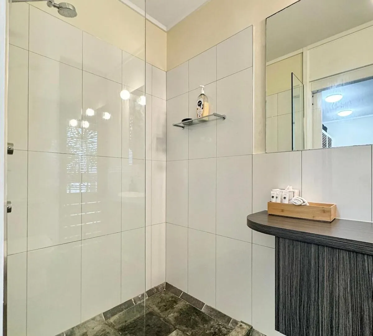 Wongalinga Beachfront Apt 6 Mission Beach Apartment